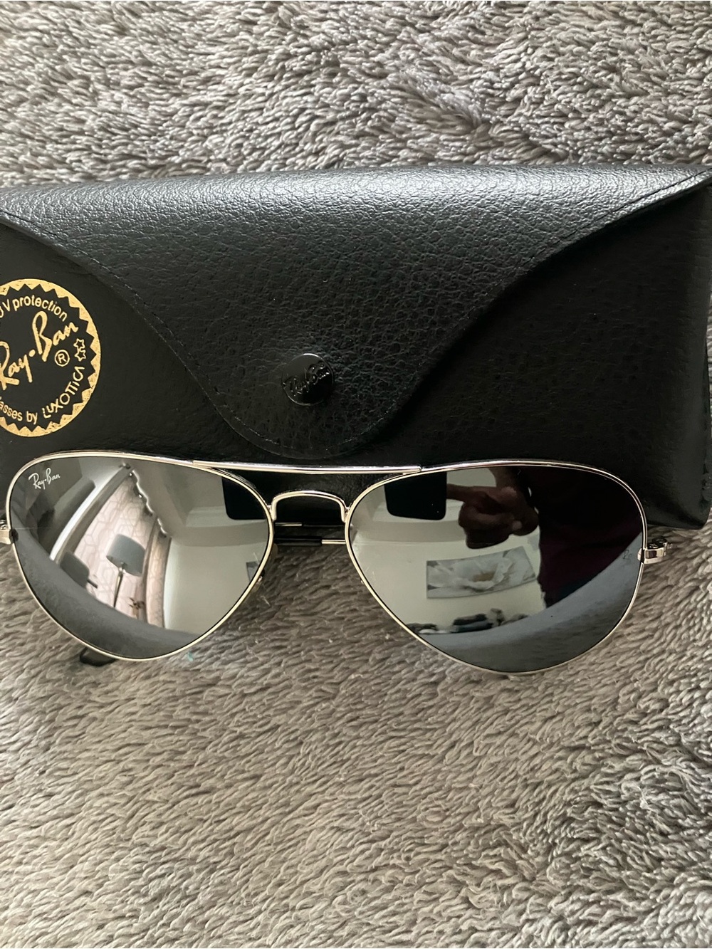Authentic large Ray-Ban Men's Silver Aviator Sunglasses - Classic Black Case
